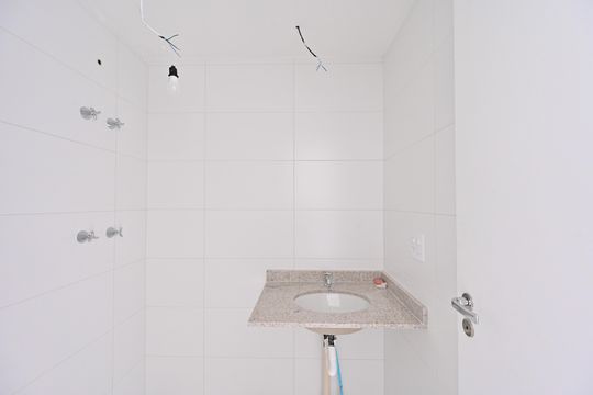 Banheiro Social de kitnet/studio para alugar com 1 quarto, 28m² em Vila Clementino, São Paulo