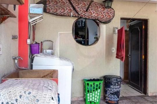 Casa à venda com 4 quartos, 145m² em Vila Chuca, São Paulo