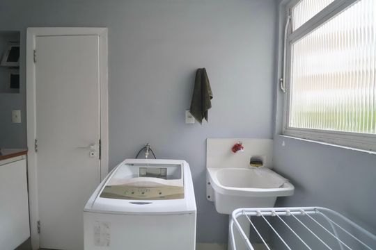 Área de Serviço de apartamento para alugar com 3 quartos, 220m² em Morro do Maluf, Guarujá