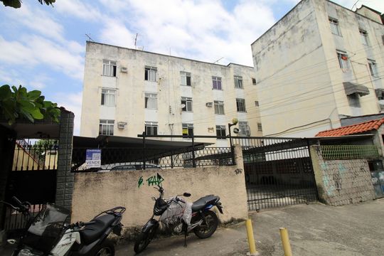 Fachada do bloco de apartamento à venda com 3 quartos, 90m² em Olaria, Rio de Janeiro