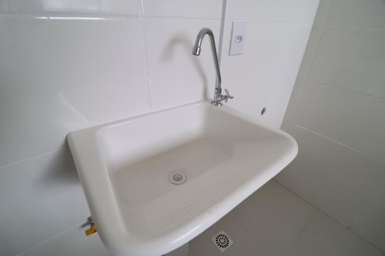 Cozinha e Área de Serviço de apartamento para alugar com 2 quartos, 52m² em Laranjeiras, Uberlândia