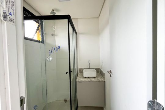 Banheiro de apartamento para alugar com 1 quarto, 27m² em Vila Dom Pedro Ii, São Paulo