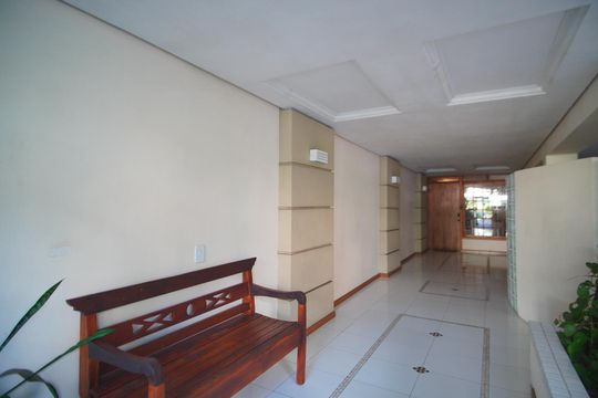 Hall de Entrada de apartamento para alugar com 2 quartos, 167m² em São João, Porto Alegre