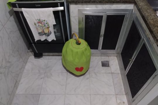 Cozinha de apartamento à venda com 2 quartos, 48m² em Olaria, Rio de Janeiro