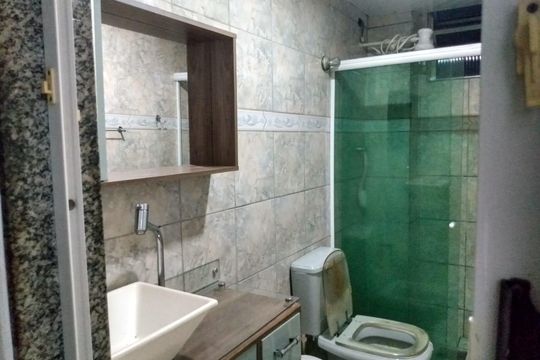 Banheiro de apartamento à venda com 2 quartos, 48m² em Olaria, Rio de Janeiro