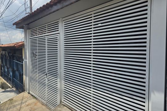 Fachada de casa à venda com 3 quartos, 134m² em Vila Rosalia, Guarulhos