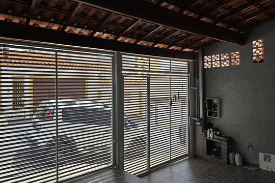 Garagem de casa à venda com 3 quartos, 134m² em Vila Rosalia, Guarulhos