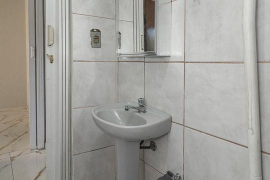 Banheiro de apartamento para alugar com 2 quartos, 57m² em Santa Rosa de Lima, Porto Alegre