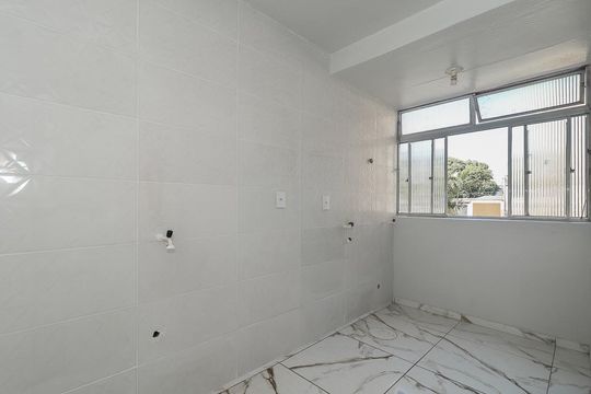 Cozinha e Área de Serviço de apartamento para alugar com 2 quartos, 57m² em Santa Rosa de Lima, Porto Alegre