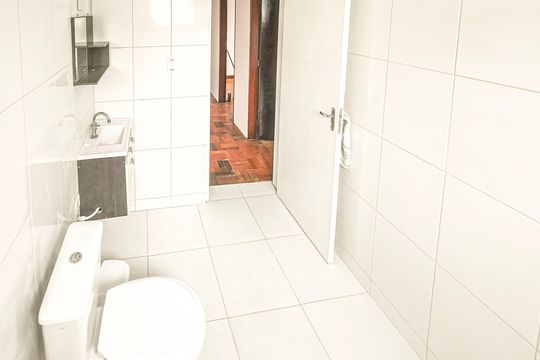 Banheiro de casa para alugar com 3 quartos, 195m² em Jardim dos Lagos, São Paulo
