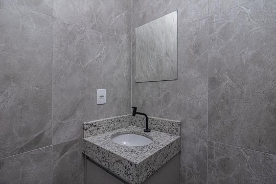 banheiro social_2 de apartamento para alugar com 1 quarto, 38m² em Vila Moinho Velho, São Paulo