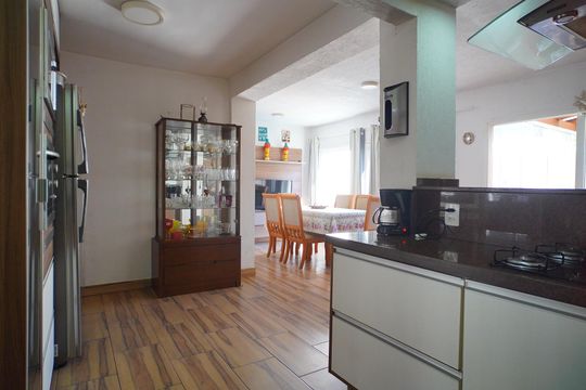 Cozinha de casa de condomínio à venda com 3 quartos, 253m² em Cavalhada, Porto Alegre