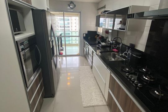 Cozinha de apartamento à venda com 3 quartos, 202m² em Alphaville, Santana de Parnaíba