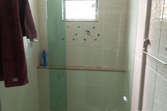 Banheiro de casa de condomínio para alugar com 2 quartos, 60m² em Padre Miguel, Rio de Janeiro