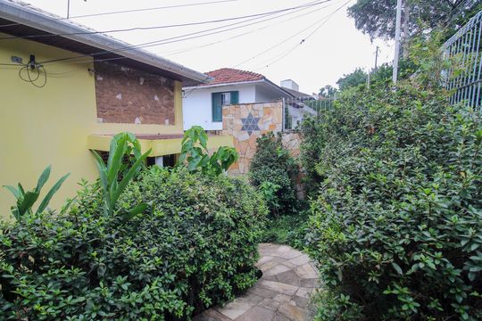 Área externa de casa para alugar com 4 quartos, 160m² em Butantã, São Paulo