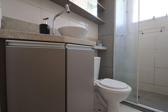 Banheiro de apartamento à venda com 2 quartos, 45m² em São José, Canoas