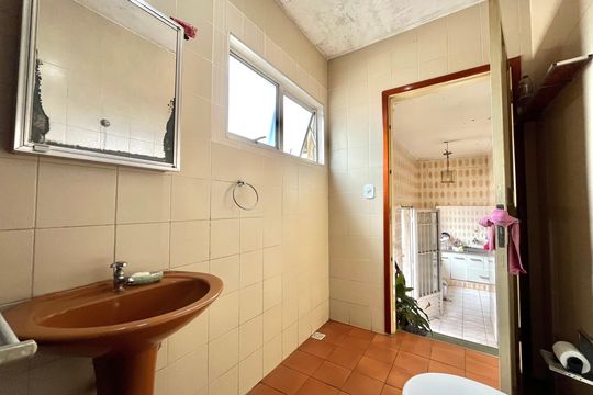Banheiro Corredor de casa para alugar com 4 quartos, 600m² em Jardim Oriental, São Paulo