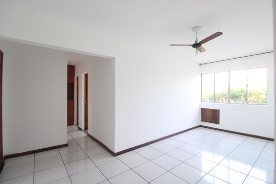 Sala de apartamento à venda com 2 quartos, 48m² em Taquara, Rio de Janeiro