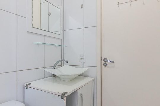 Banheiro de apartamento à venda com 2 quartos, 44m² em Partenon, Porto Alegre