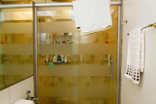 Banheiro da Suíte de kitnet/studio à venda com 1 quarto, 76m² em Boa Viagem, Belo Horizonte