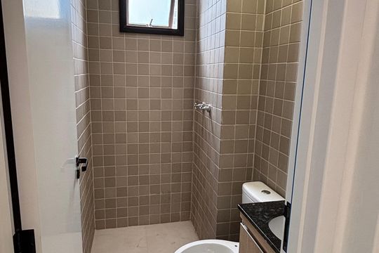 Banheiro de apartamento à venda com 2 quartos, 49m² em Jardim, Santo André
