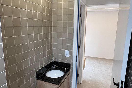 Banheiro de apartamento à venda com 2 quartos, 49m² em Jardim, Santo André