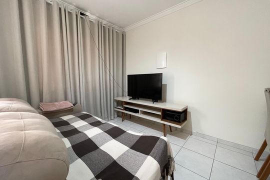 Sala de casa de condomínio à venda com 3 quartos, 170m² em Jardim Cláudia, São Paulo