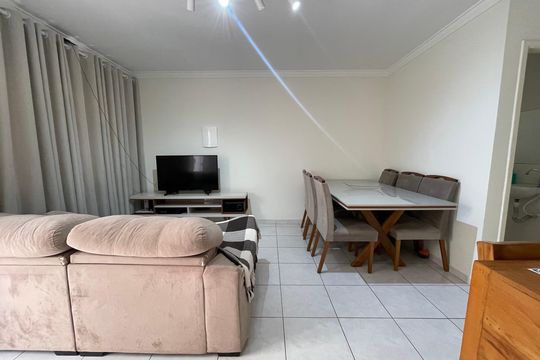 Sala de casa de condomínio à venda com 3 quartos, 170m² em Jardim Cláudia, São Paulo
