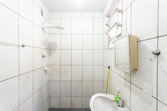Banheiro 2 (primeiro andar) de casa à venda com 2 quartos, 240m² em Benfica, Rio de Janeiro