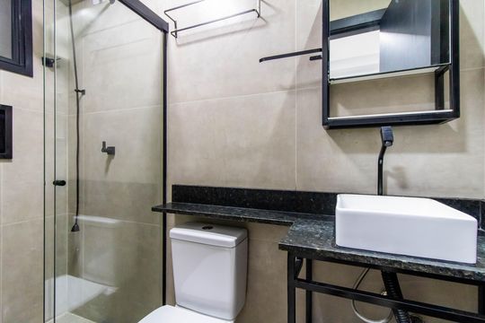 Banheiro de kitnet/studio para alugar com 0 quarto, 35m² em Vila Augusta, Guarulhos