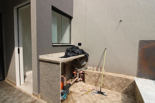 quintal fundo de casa à venda com 3 quartos, 100m² em Parque Paineiras, São Paulo