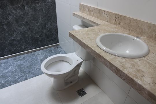 Banheiro Social de casa à venda com 3 quartos, 100m² em Parque Paineiras, São Paulo
