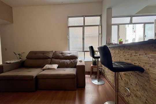 Cozinha americana de apartamento à venda com 2 quartos, 64m² em Leme, Rio de Janeiro