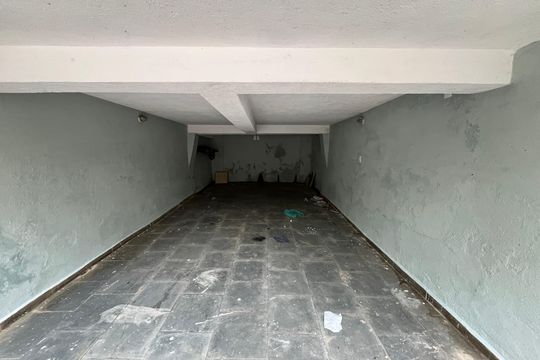 Garagem de casa à venda com 7 quartos, 210m² em Vila Santa Maria, São Paulo