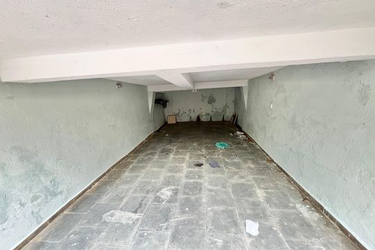 Garagem de casa à venda com 7 quartos, 210m² em Vila Santa Maria, São Paulo