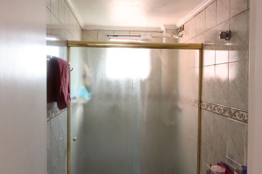 Banheiro de apartamento à venda com 2 quartos, 47m² em Vila Industrial, São Paulo
