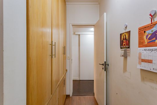 Corredor de apartamento à venda com 3 quartos, 137m² em Aclimação, São Paulo
