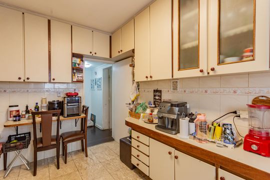 Cozinha de apartamento à venda com 3 quartos, 137m² em Aclimação, São Paulo