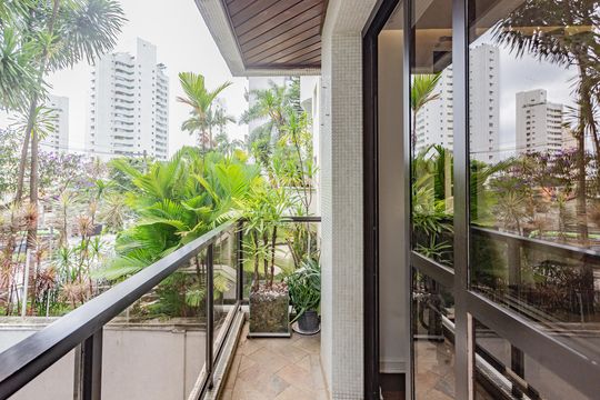 Varanda de apartamento à venda com 3 quartos, 137m² em Aclimação, São Paulo