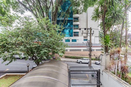 Vista de apartamento à venda com 3 quartos, 137m² em Aclimação, São Paulo