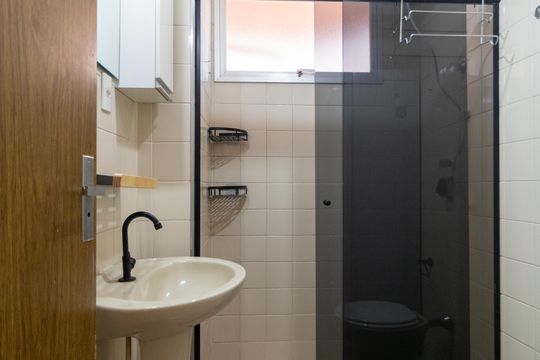 Banheiro Social de apartamento à venda com 1 quarto, 50m² em Centro, Campinas