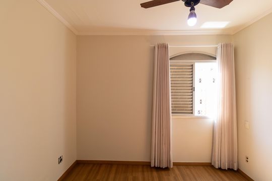 Quarto de apartamento à venda com 1 quarto, 50m² em Centro, Campinas