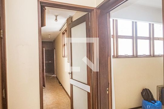 Corredor de apartamento à venda com 4 quartos, 156m² em Farroupilha, Porto Alegre