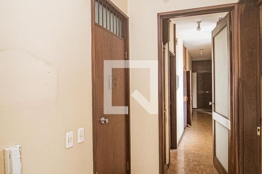 Corredor de apartamento à venda com 4 quartos, 156m² em Farroupilha, Porto Alegre