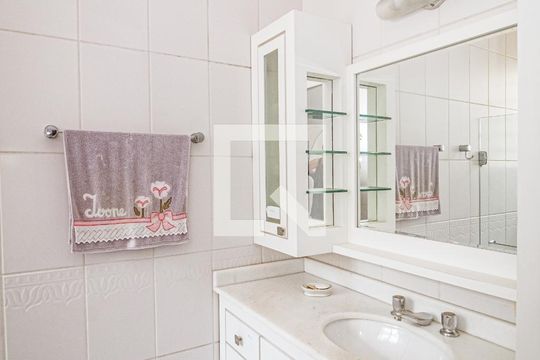 Banheiro de apartamento à venda com 4 quartos, 156m² em Farroupilha, Porto Alegre