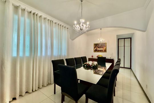 Sala de casa à venda com 5 quartos, 360m² em Planalto, Belo Horizonte