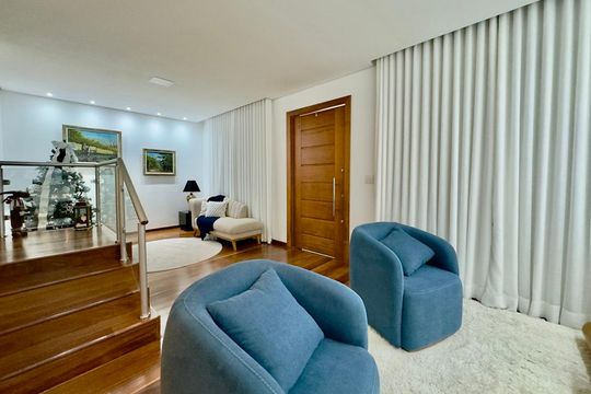 Sala de casa à venda com 5 quartos, 360m² em Planalto, Belo Horizonte