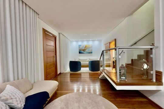 Sala de casa à venda com 5 quartos, 360m² em Planalto, Belo Horizonte
