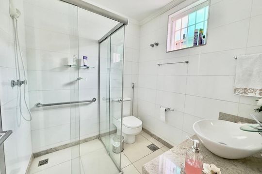 Banheiro de casa à venda com 5 quartos, 360m² em Planalto, Belo Horizonte