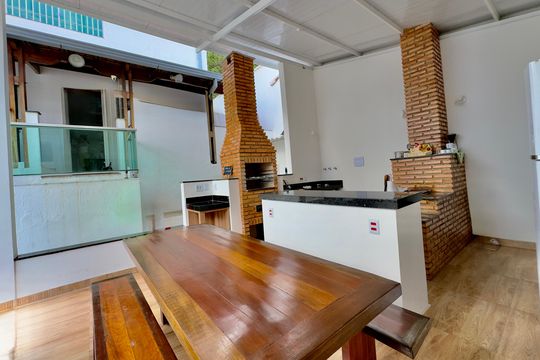 Área externa de casa à venda com 5 quartos, 360m² em Planalto, Belo Horizonte